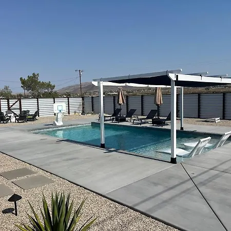 Joshua Tree Poolside Escape! Villa